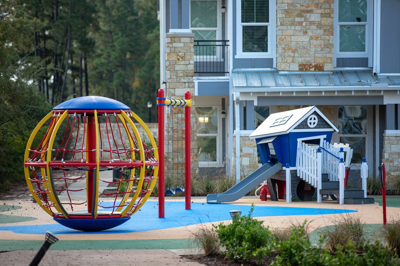 Creekside Park - The Residences - Photo 3 of 22