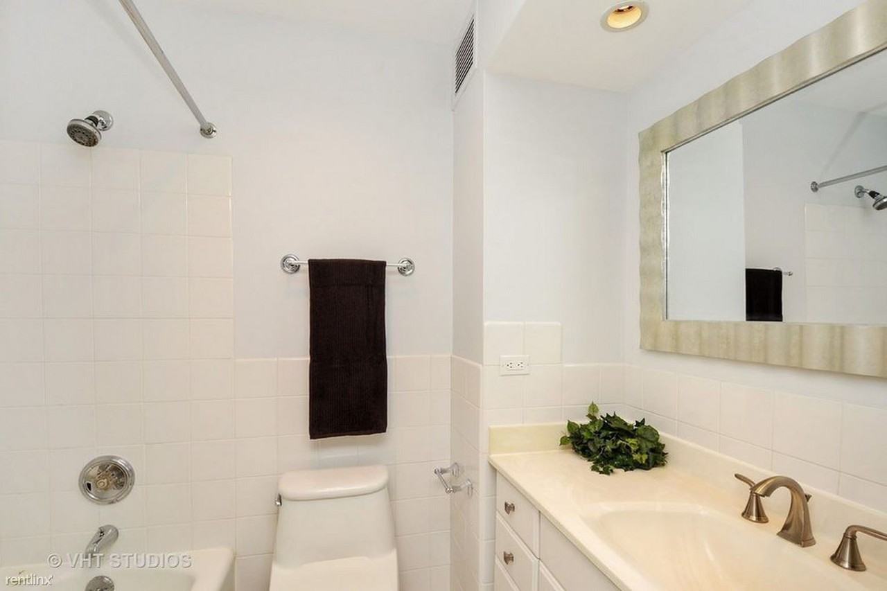 260 E Chestnut St - Photo 2 of 8