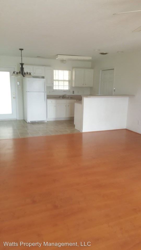 320 Blackhawke Dr - Photo 3 of 10