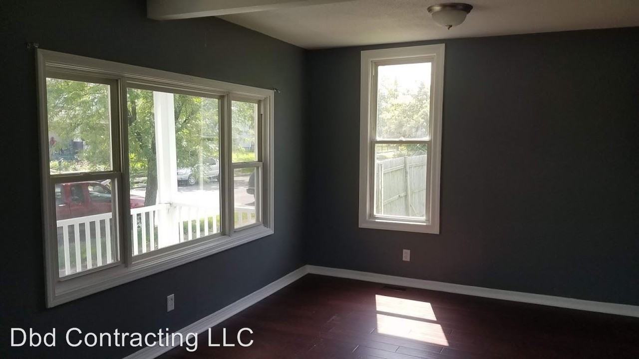 1139 E Lewis St - Photo 3 of 9
