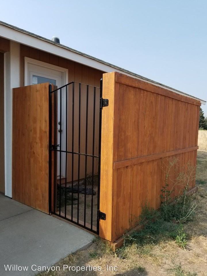 1019 NW Elm Ln - Photo 2 of 6