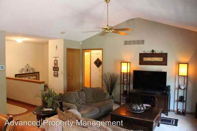 3028 Geneva Dr - Photo 3 of 41