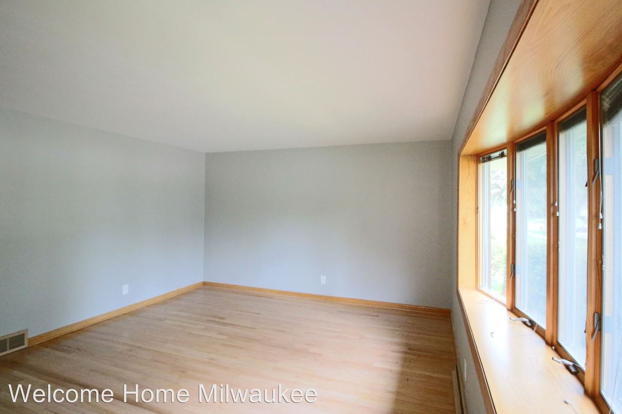 4677 N 74th St - Photo 2 of 17