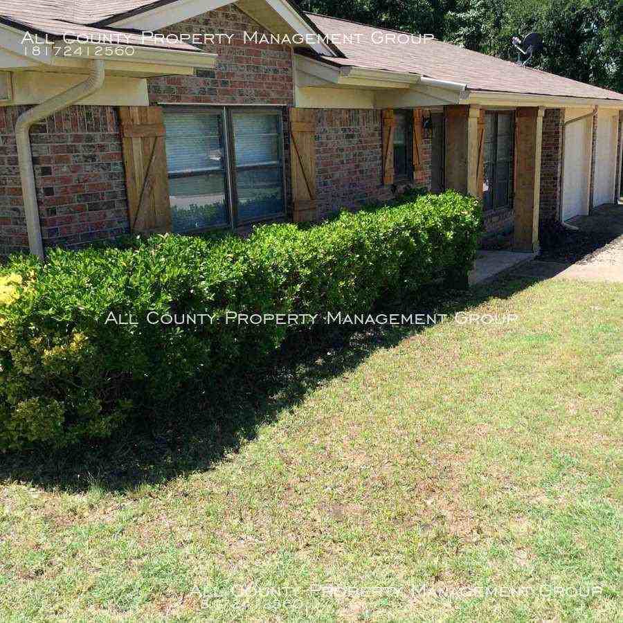 708 N Stewart St - Photo 3 of 17