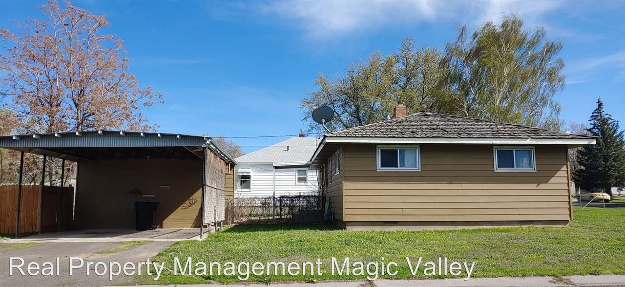 628 9th Ave N - Photo 2 of 8