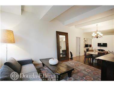 Broad St & Wall Street #3308