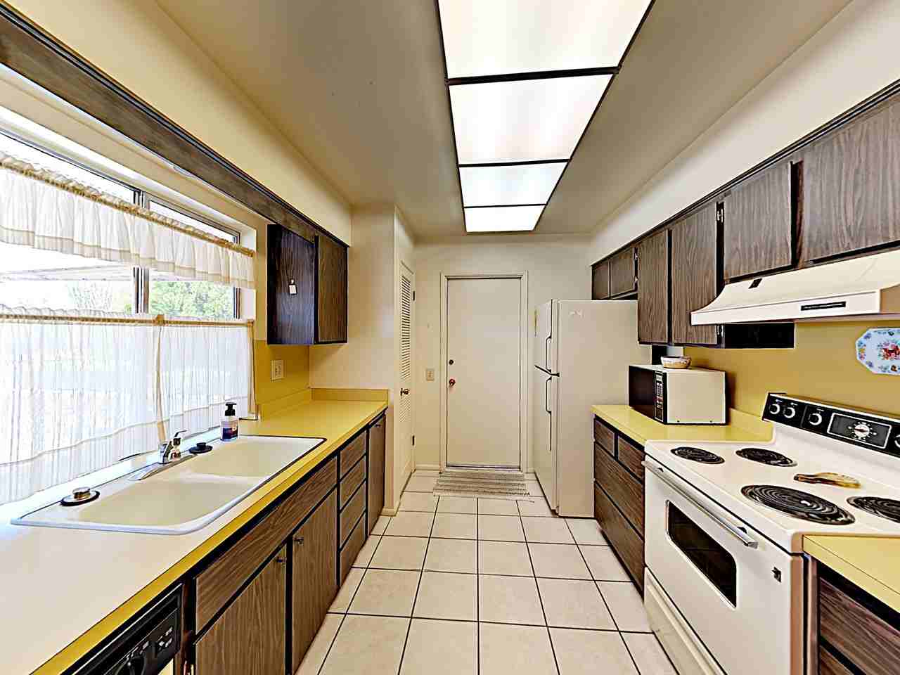 10413 W Oak Ridge Dr - Photo 2 of 15