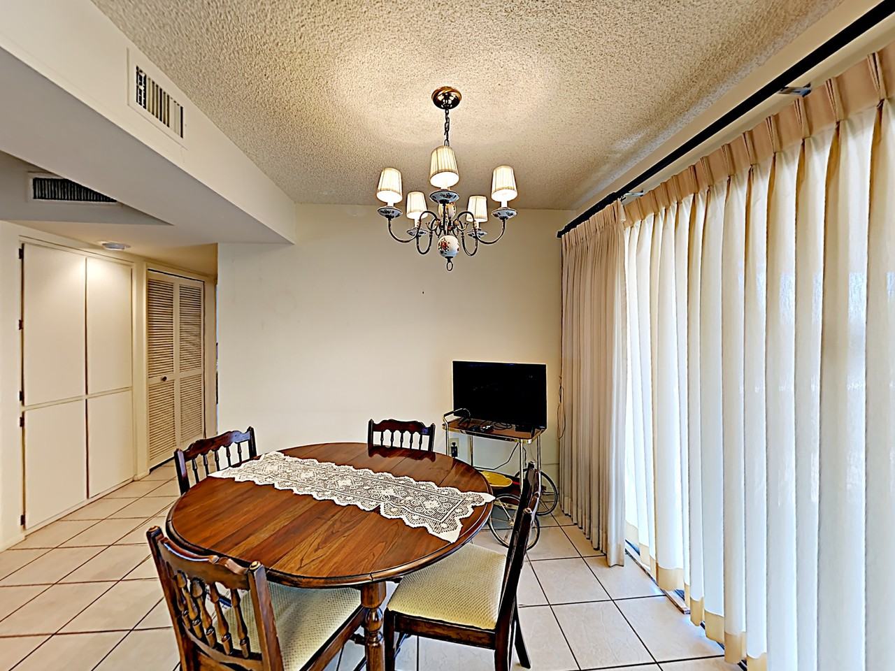 10413 W Oak Ridge Dr - Photo 3 of 15