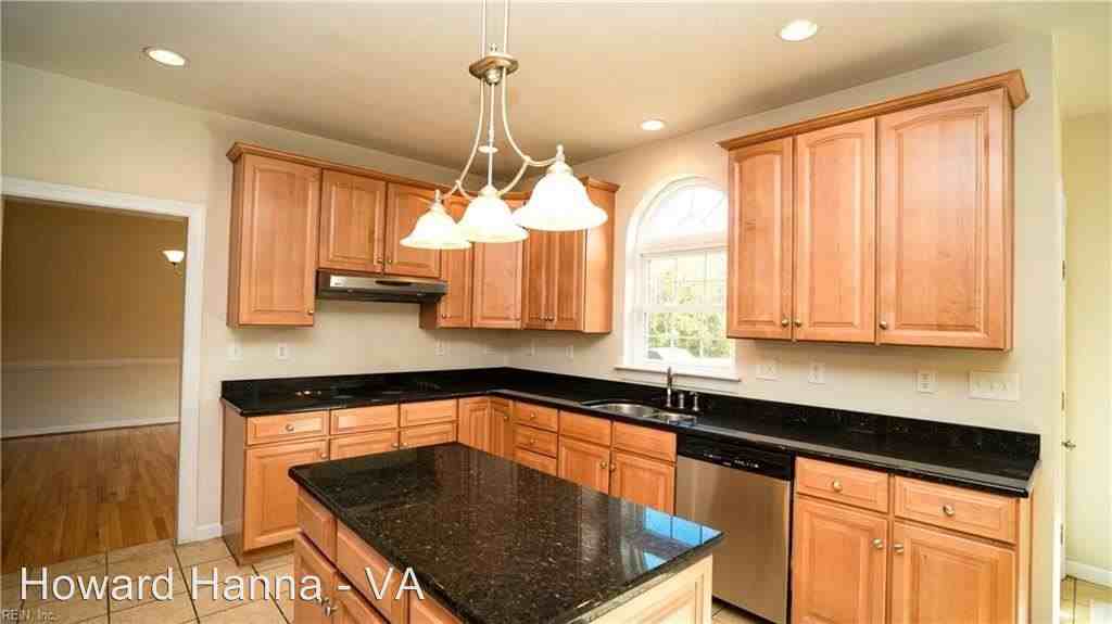 1612 Venetian Way - Photo 3 of 29