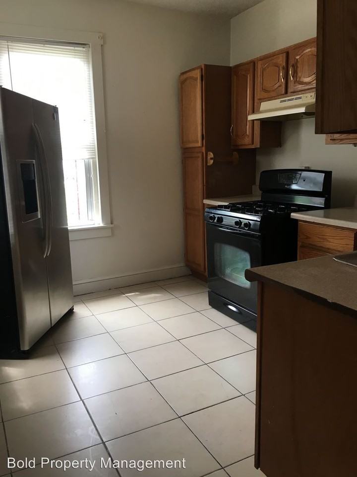 314 Pine St - Photo 3 of 15