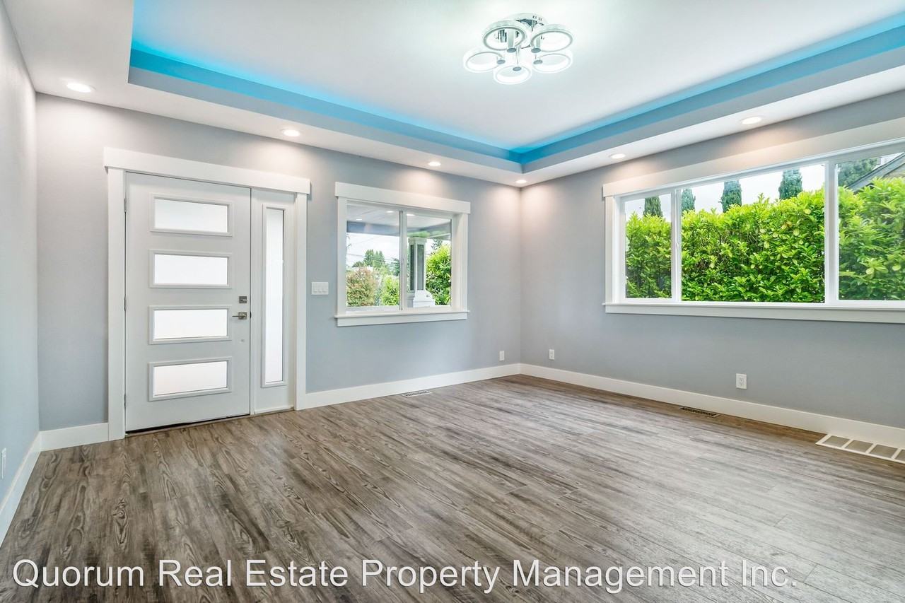 7718 48th Ave S - Photo 3 of 17