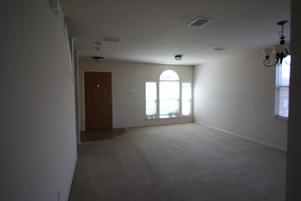 12885 Kiltartan Dr - Photo 2 of 8