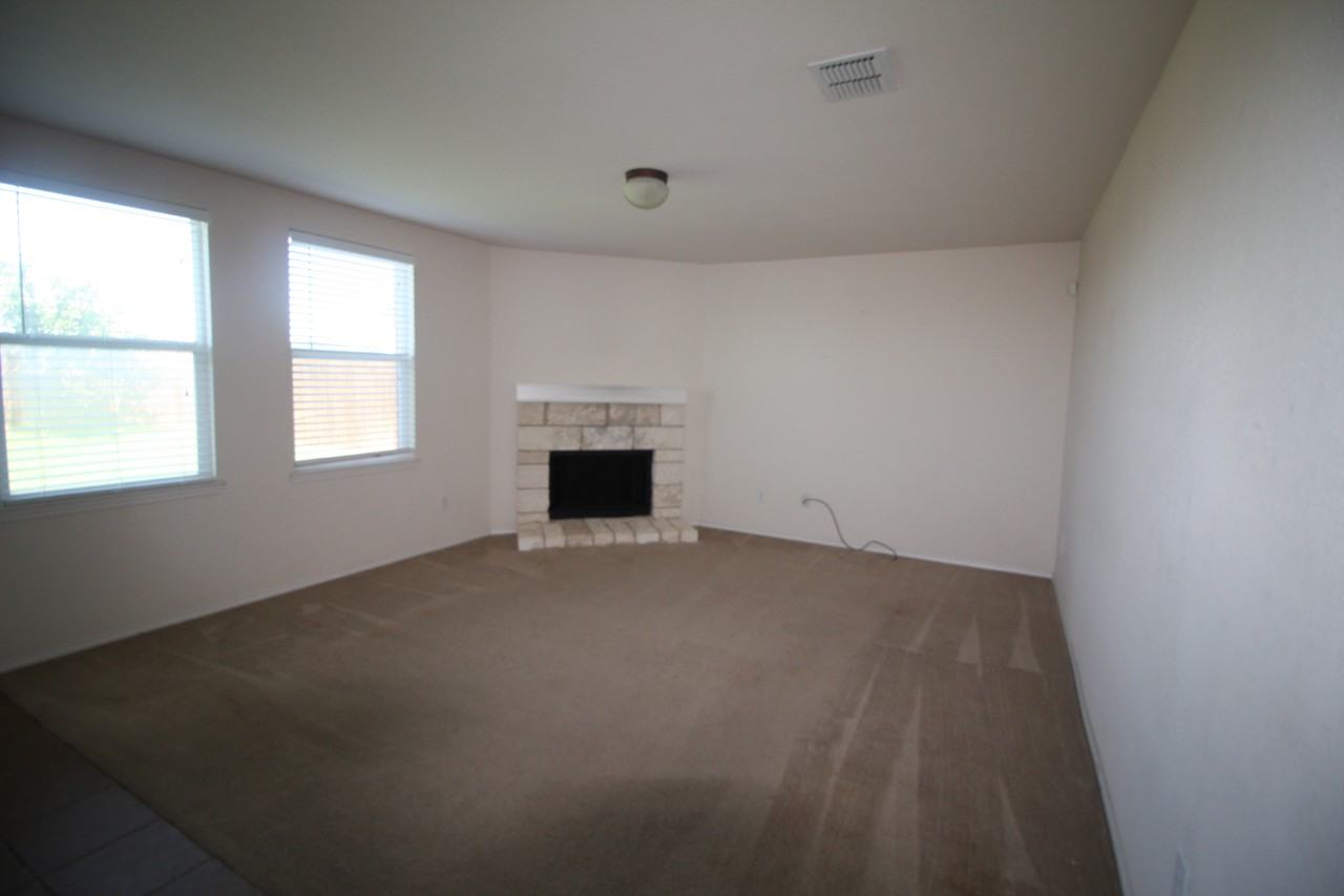 12885 Kiltartan Dr - Photo 3 of 8