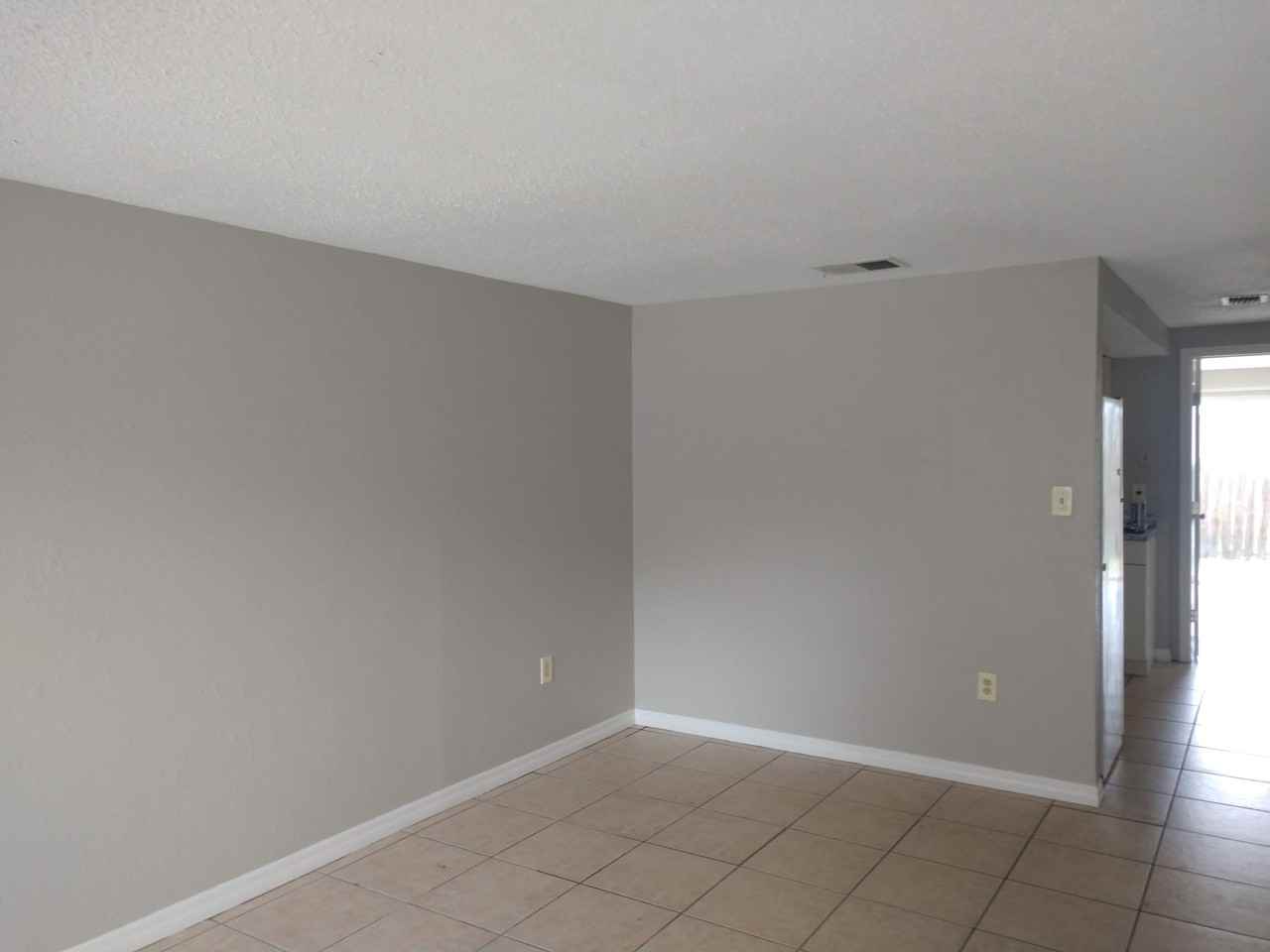 5832 Pine St - Photo 2 of 14