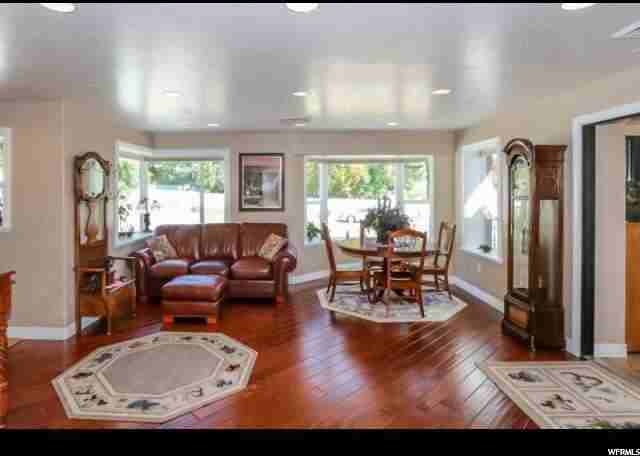 1201 Pioneer Rd - Photo 3 of 22