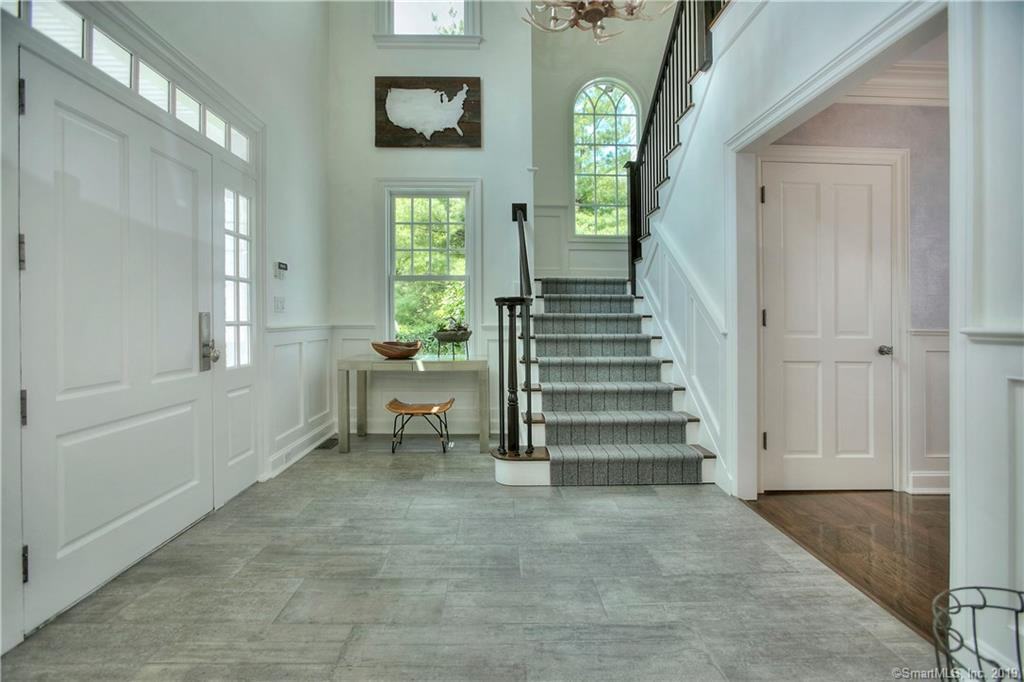 5 Mayflower Pkwy - Photo 3 of 37