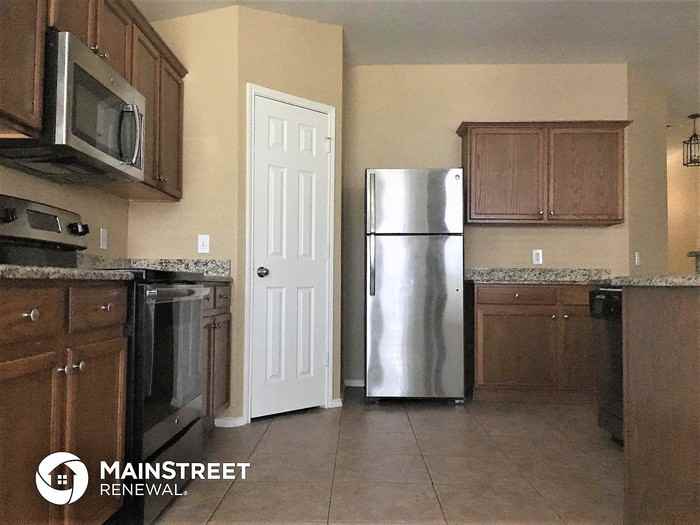 8421 Beaufort Ct - Photo 3 of 11