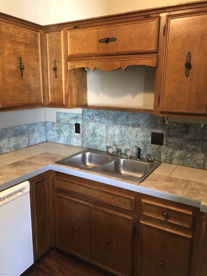 213 Oak Ln - Photo 2 of 10