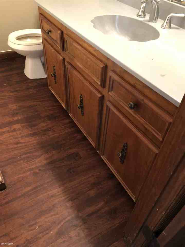 213 Oak Ln - Photo 3 of 10