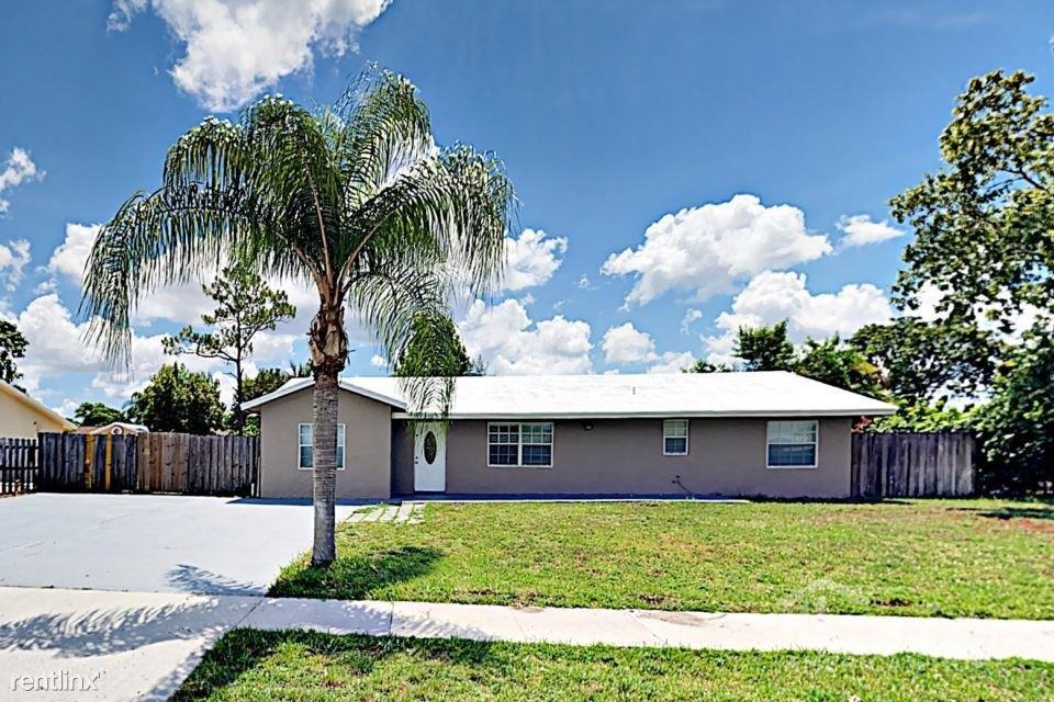 826 Hibiscus Drive - Photo 3 of 15