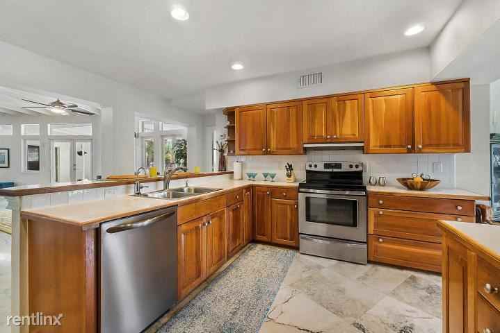 SW 152 ST - Photo 2 of 6