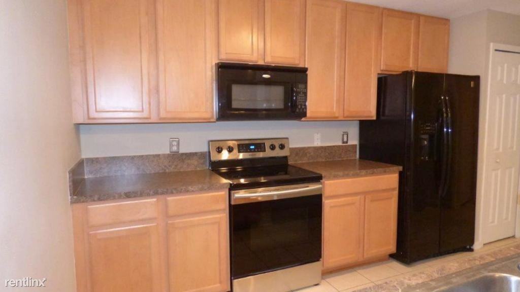 7067 Deer Lodge Cir - Photo 3 of 15