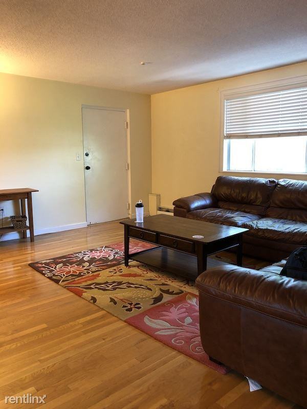 110 Pearl St - Photo 2 of 7