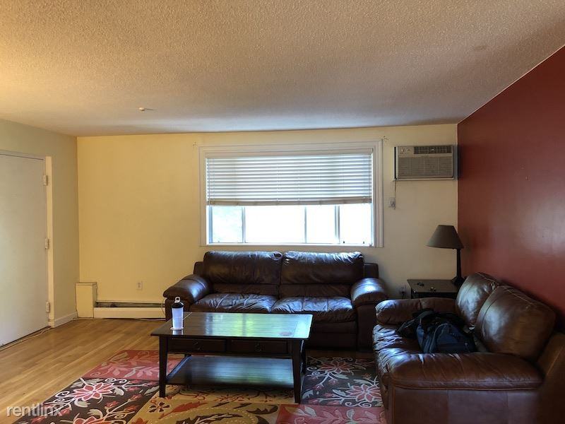 110 Pearl St - Photo 3 of 7