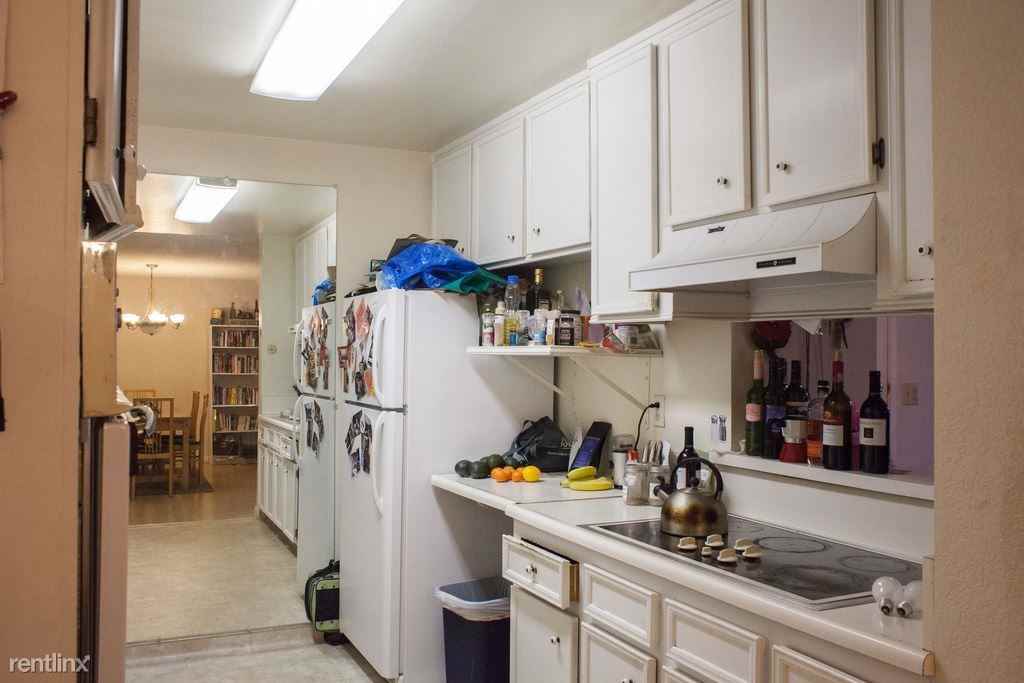 570 Peach St - Photo 2 of 11