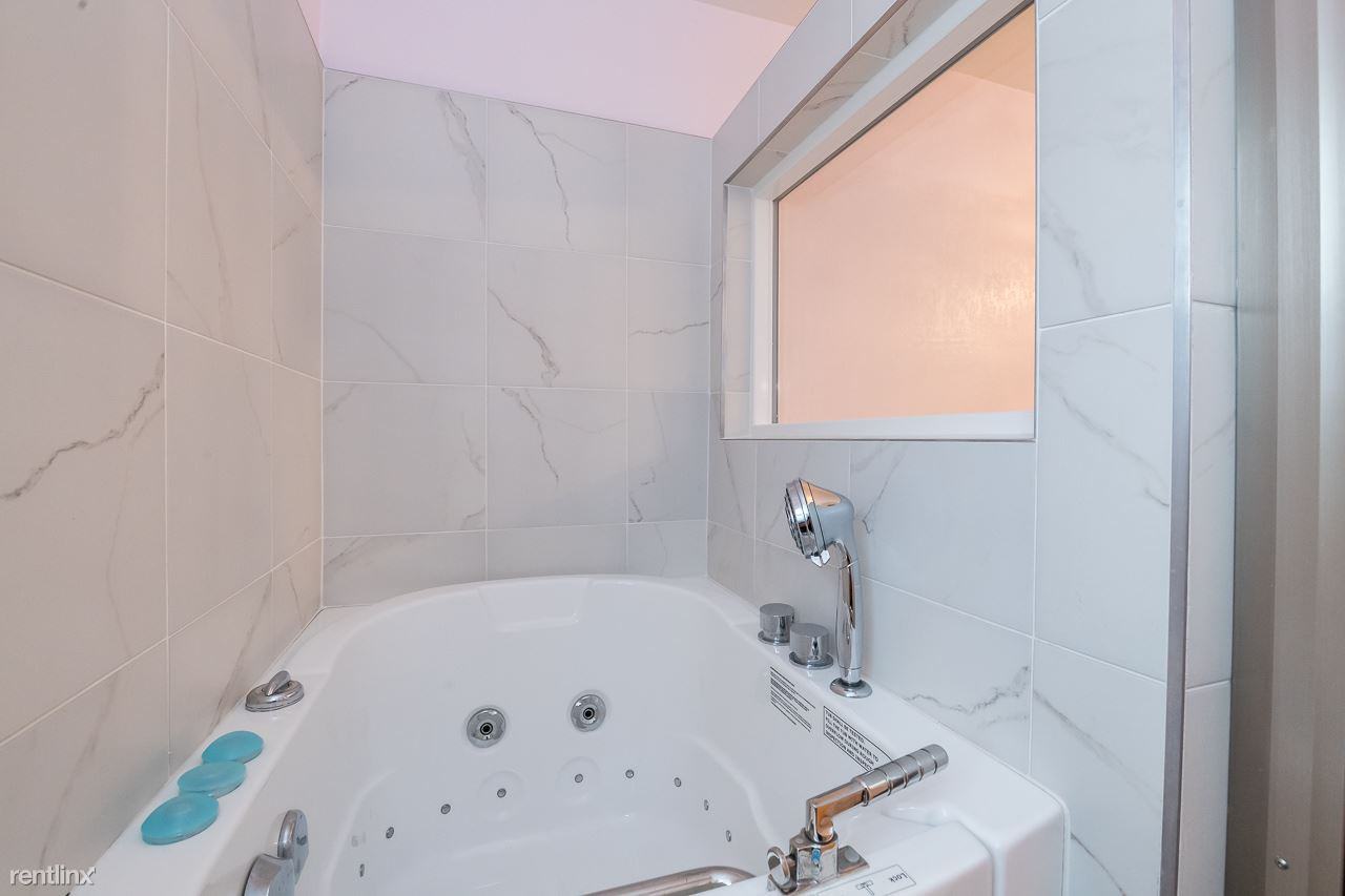 Pluto Haus - Photo 2 of 26