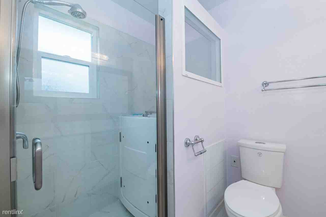 Pluto Haus - Photo 3 of 26