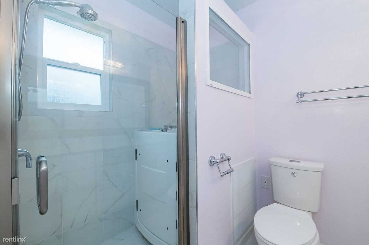 Pluto Haus - Photo 3 of 26