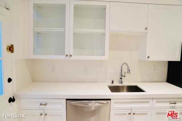 1220 N La Cienega Blvd - Photo 2 of 10