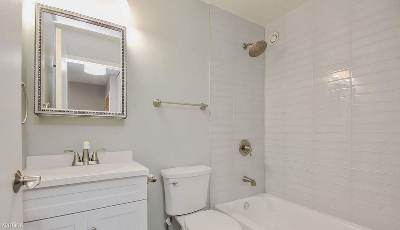 211 E Ohio St - Photo 2 of 9