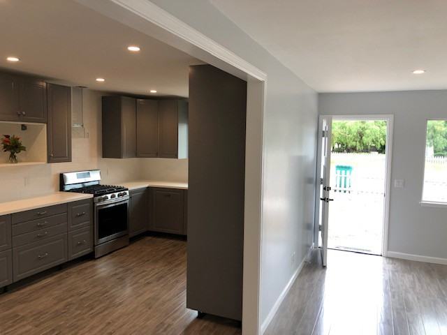 1130 Faraday St - Photo 3 of 13