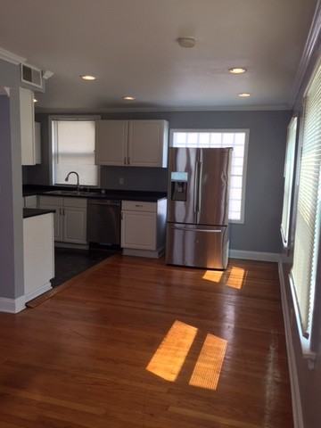 9254 S Vanderpoel Ave - Photo 3 of 10