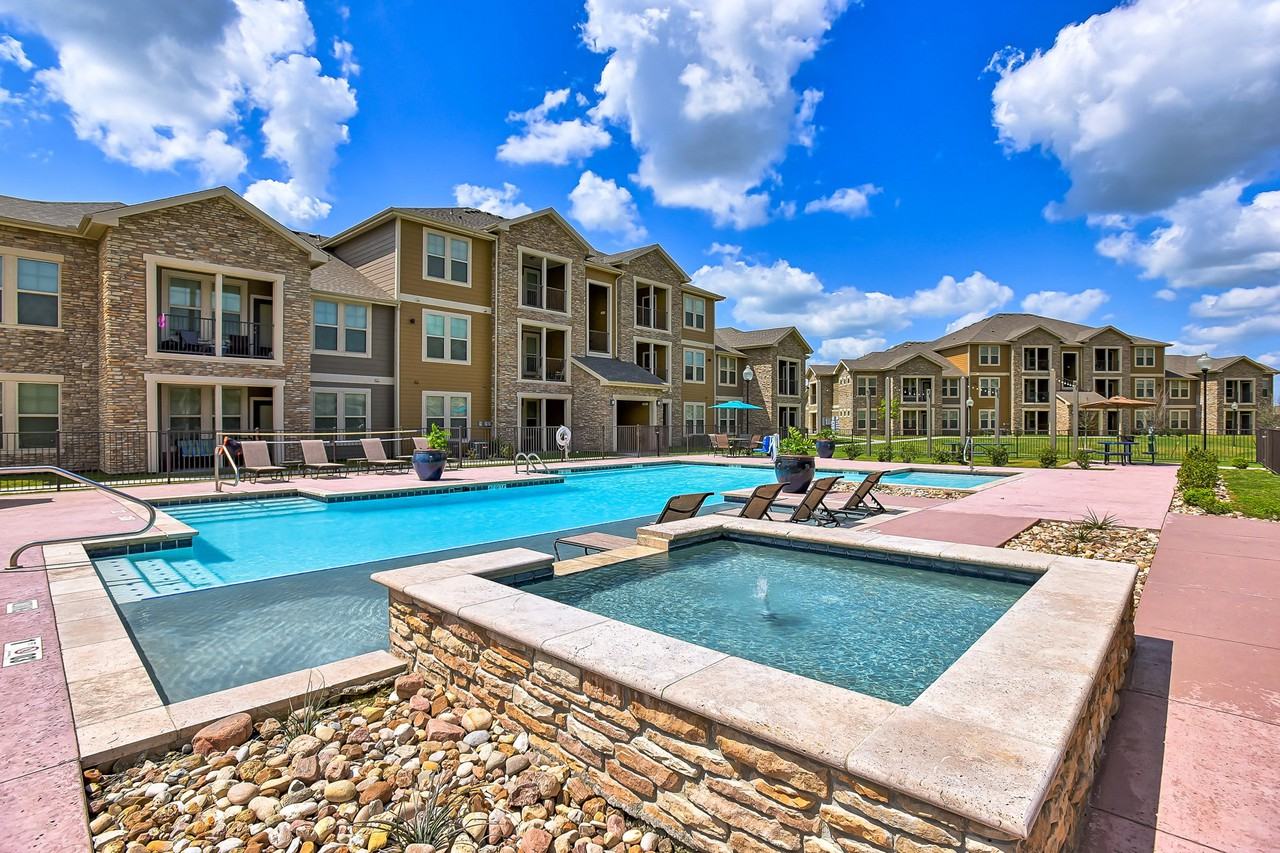 Latigo Crossing - Photo 3 of 11