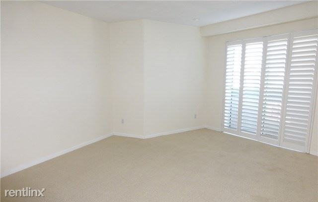 200 Pacific Coast Hwy - Photo 2 of 11