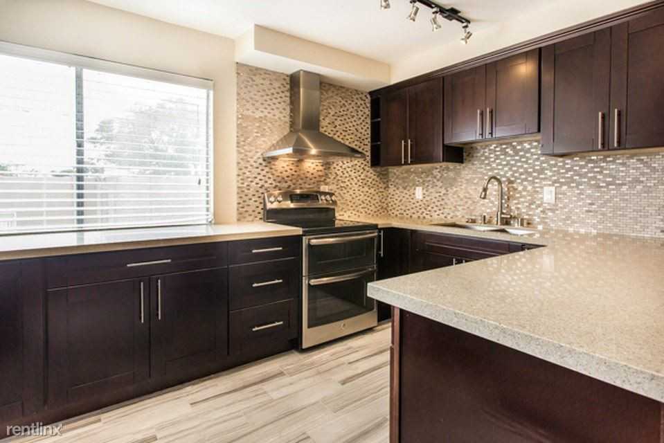 1740 Roosevelt Ave - Photo 2 of 7