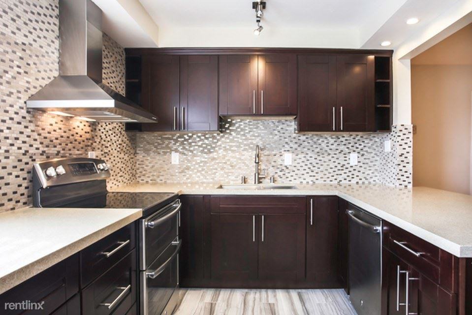 1740 Roosevelt Ave - Photo 3 of 7