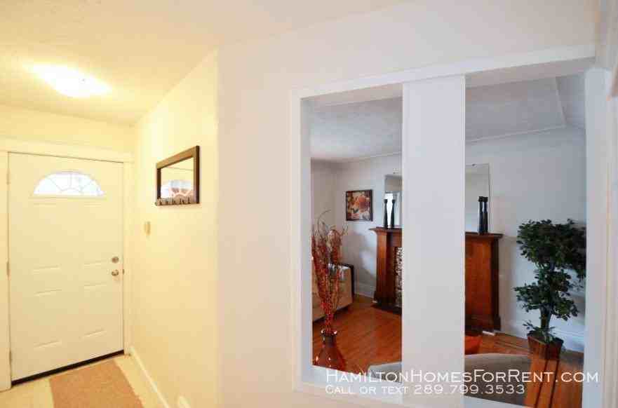 125 Melrose Ave N - Photo 3 of 20