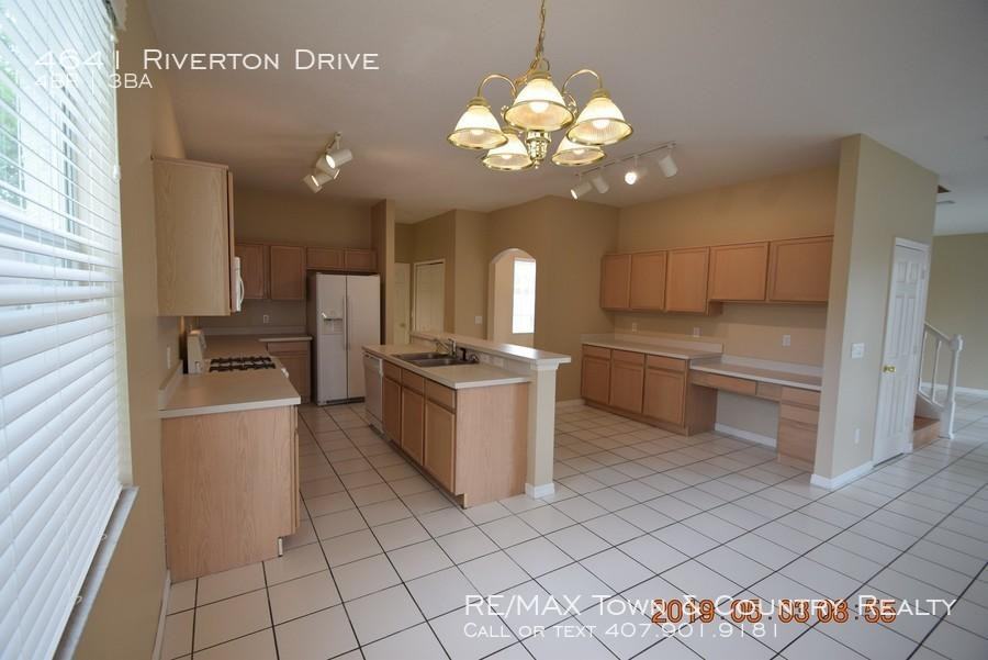 4641 Riverton Dr - Photo 3 of 32