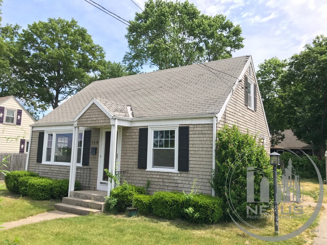 118 Heath Ave - Photo 3 of 37