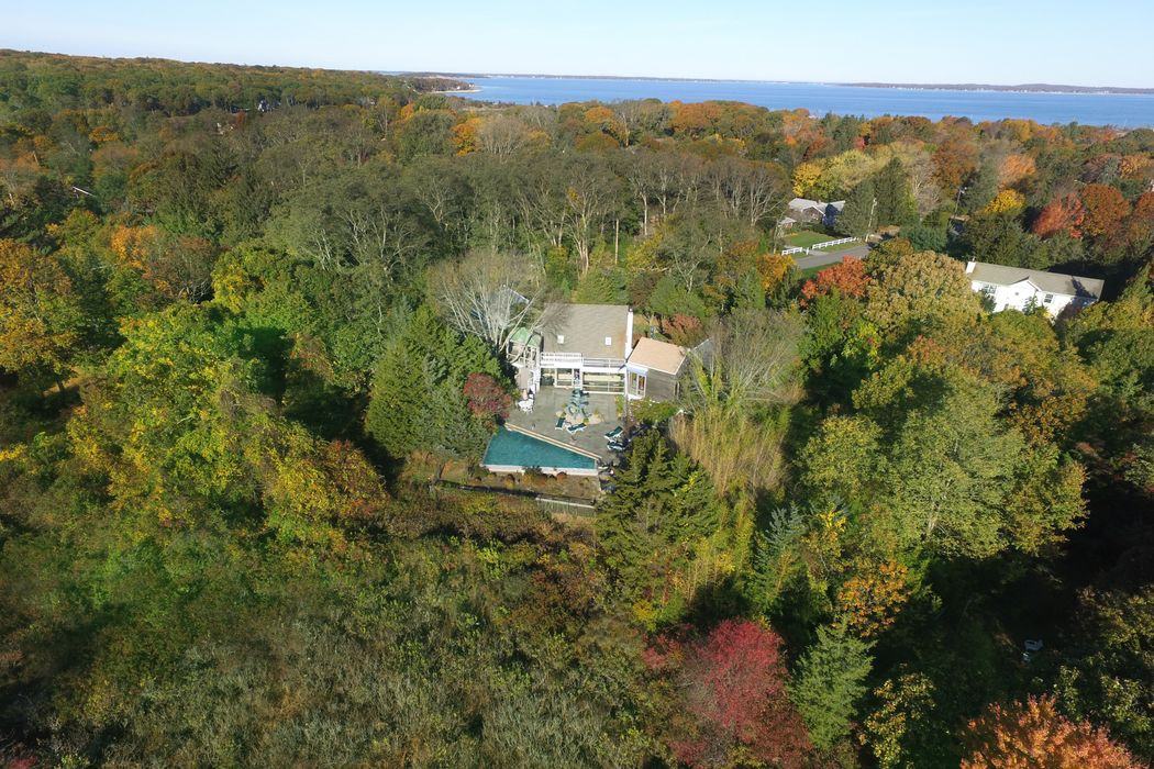 4108 Noyac Road - Photo 3 of 17