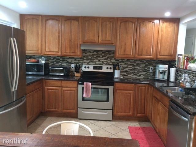 130 Christopher Circle - Photo 3 of 10