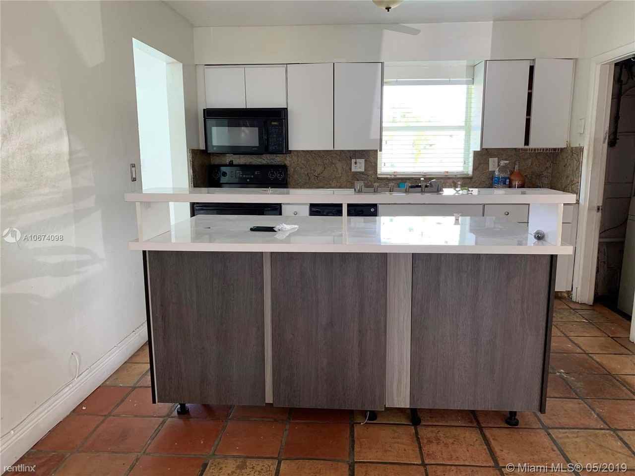 19640 Lenaire Dr - Photo 3 of 4