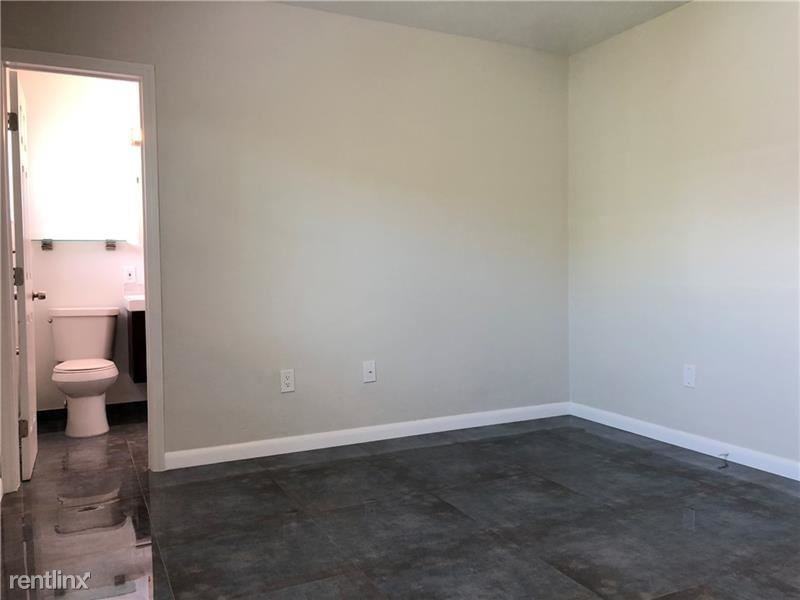 935 8th St - Photo 3 of 34