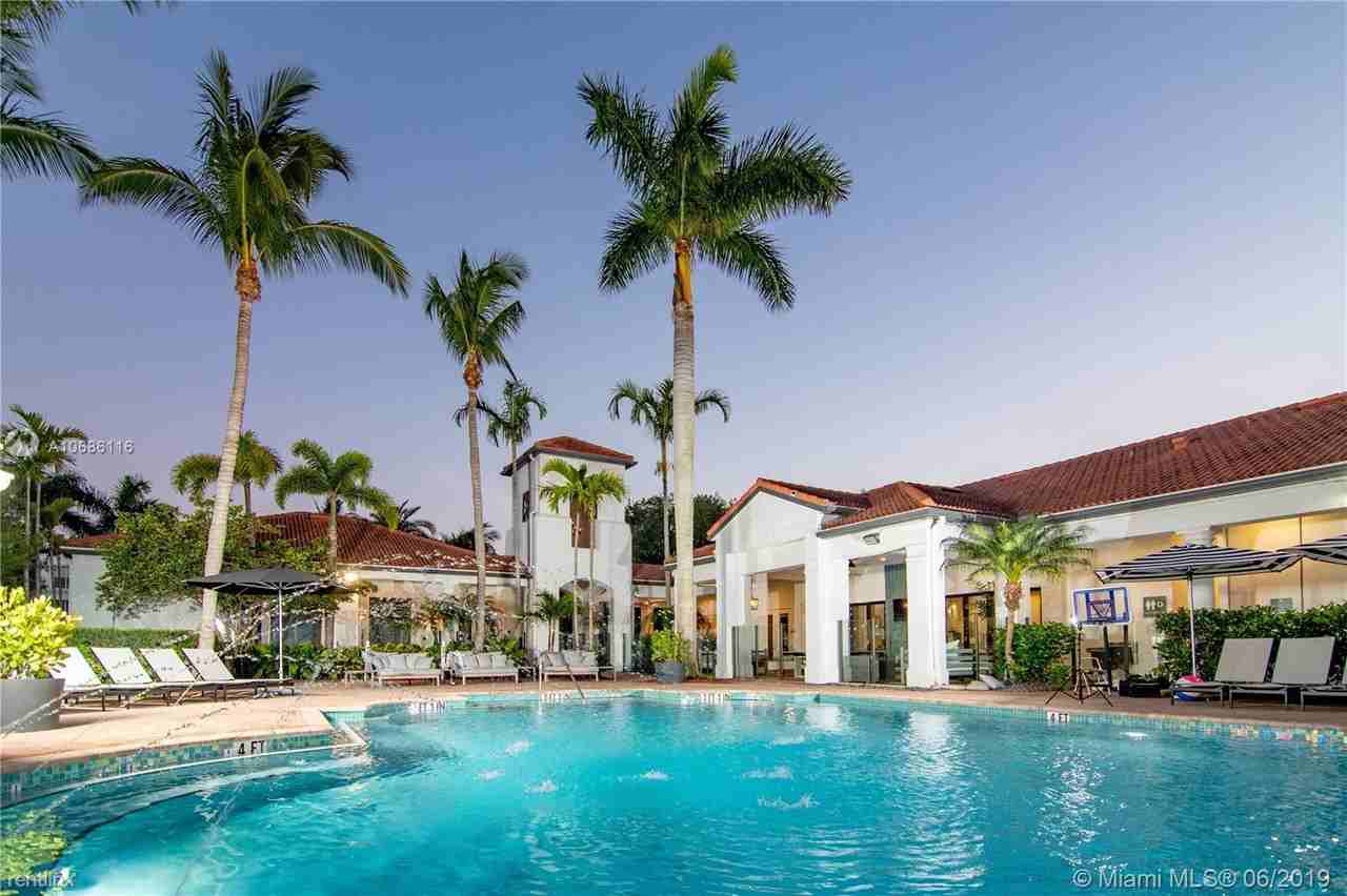 833 University Blvd - Photo 2 of 6