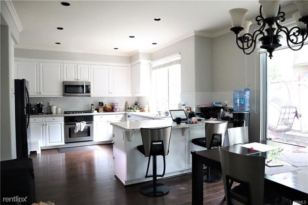 12960 Mackenzie Dr - Photo 3 of 10