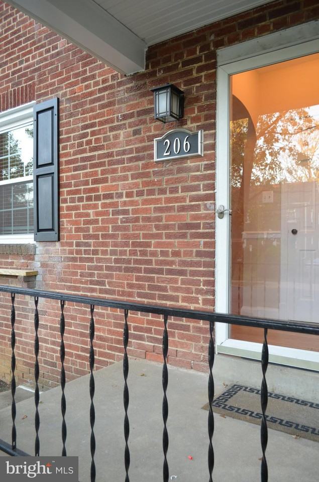 206 S Courthouse Rd - Photo 3 of 42